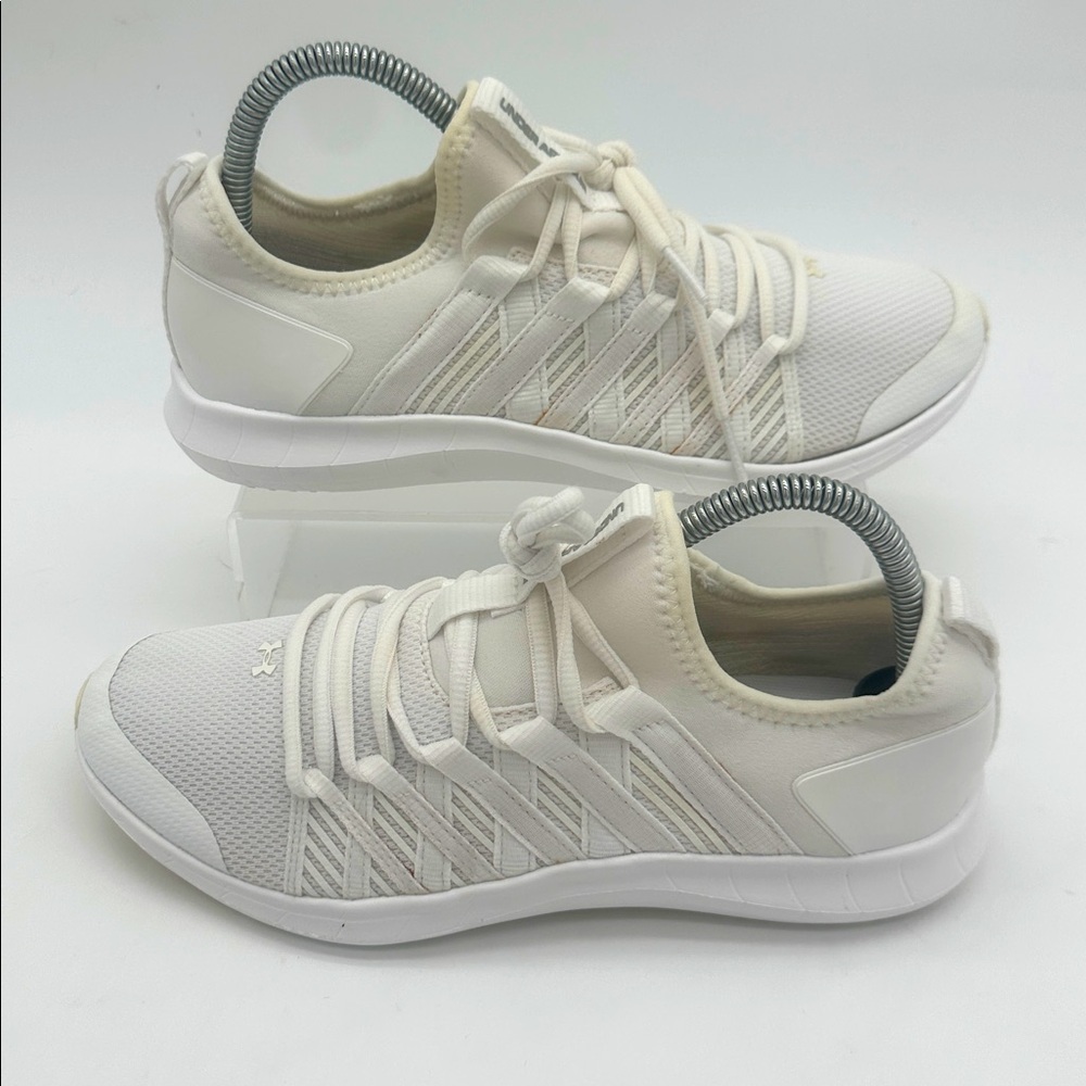Under Armour Lightweight Sneakers Shoes Triple White Y Size 6.5 Stretch Ankles